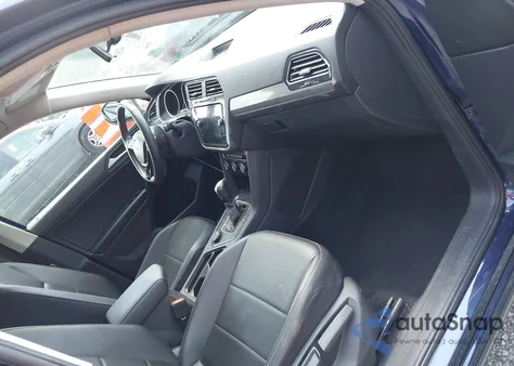 2021 Volkswagen Tiguan 2.0T Se/2.0T Se R-Line Black/2.0T Sel z USA, uszkodzony, nr VIN 3VV2B7AX8MM056411